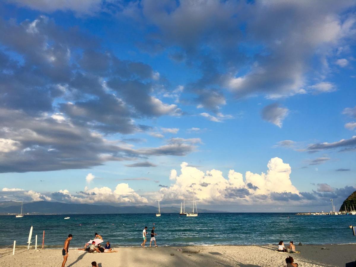 Bonu Bentu - Poetto Beach 卡利亚里 外观 照片